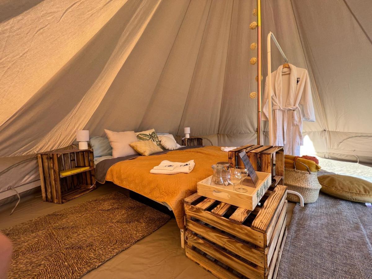 Готель Glamping Bieszczady Z Jacuzzi I Basenem Солина Екстер'єр фото