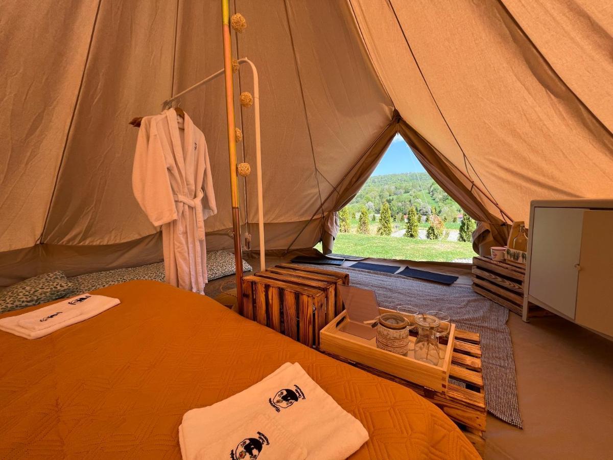 Готель Glamping Bieszczady Z Jacuzzi I Basenem Солина Екстер'єр фото