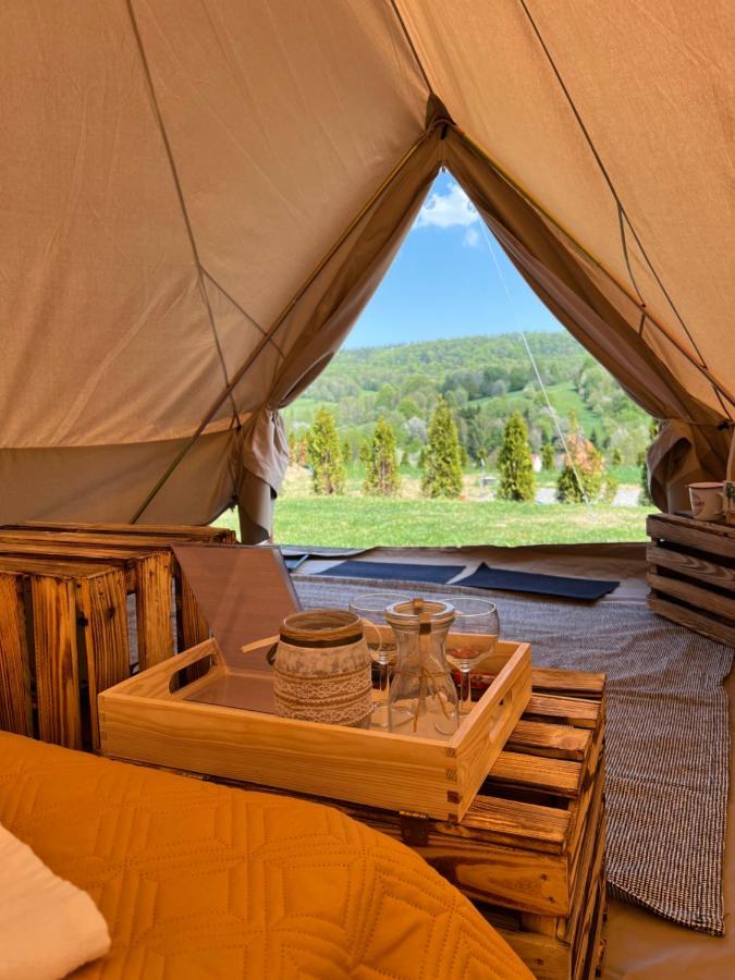 Готель Glamping Bieszczady Z Jacuzzi I Basenem Солина Екстер'єр фото
