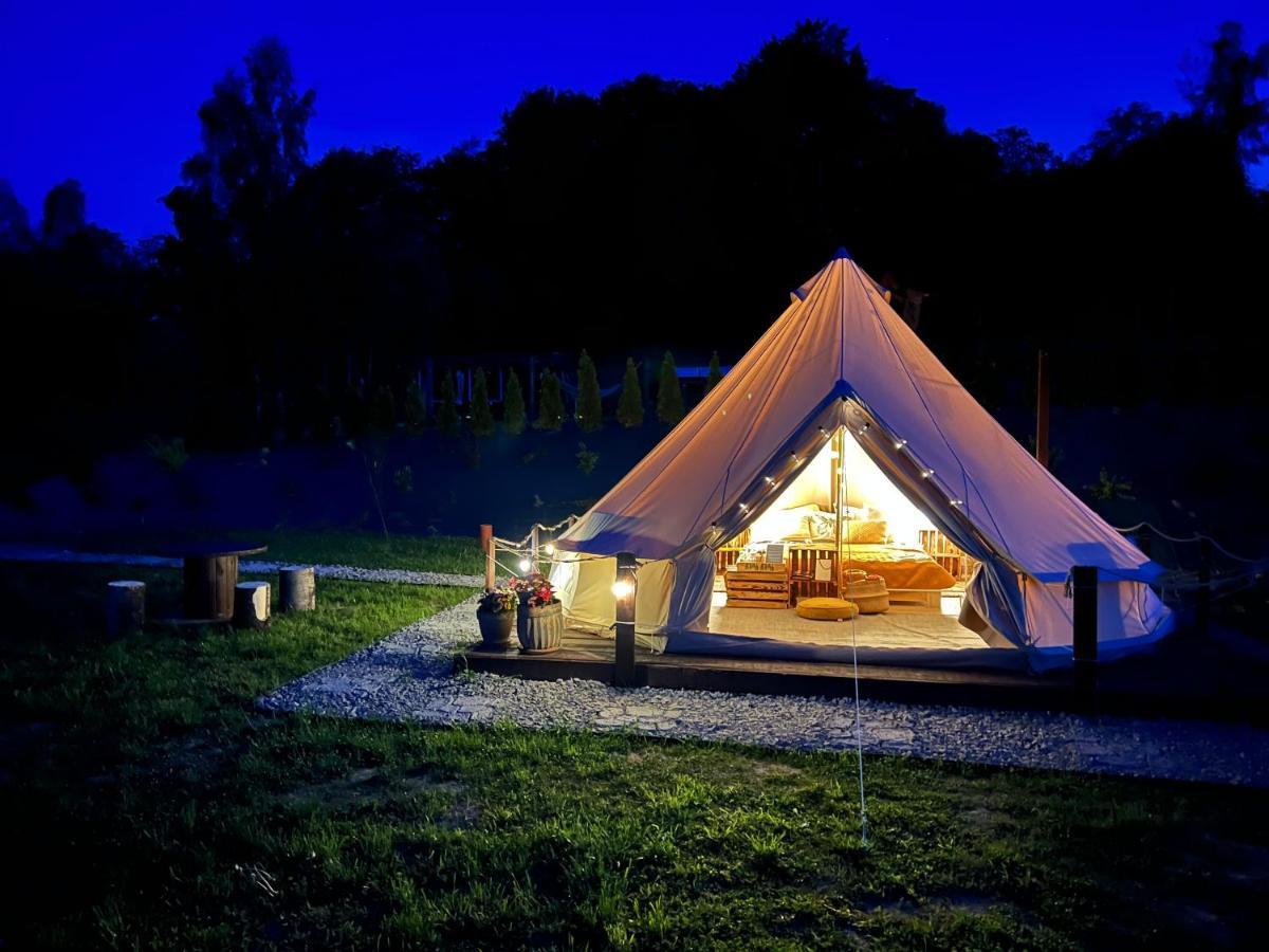Готель Glamping Bieszczady Z Jacuzzi I Basenem Солина Екстер'єр фото