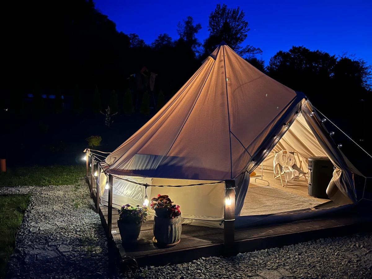 Готель Glamping Bieszczady Z Jacuzzi I Basenem Солина Екстер'єр фото