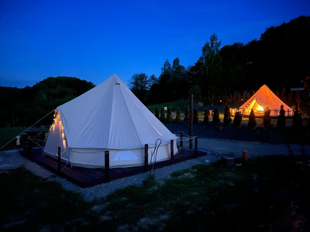 Готель Glamping Bieszczady Z Jacuzzi I Basenem Солина Екстер'єр фото