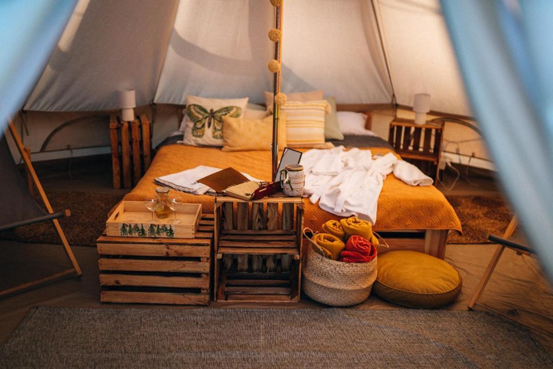 Готель Glamping Bieszczady Z Jacuzzi I Basenem Солина Екстер'єр фото