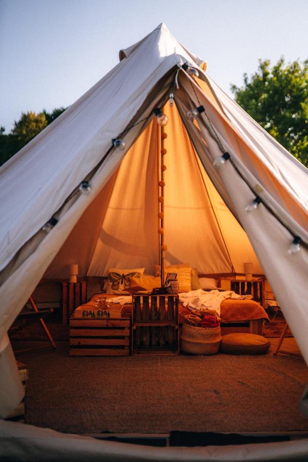 Готель Glamping Bieszczady Z Jacuzzi I Basenem Солина Екстер'єр фото