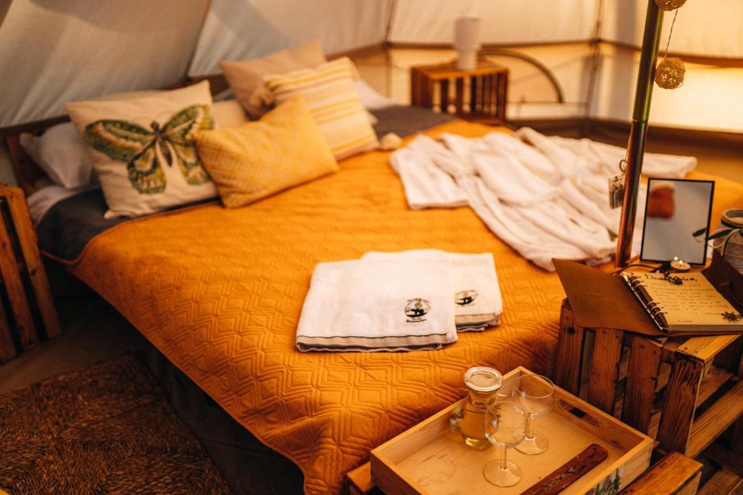 Готель Glamping Bieszczady Z Jacuzzi I Basenem Солина Екстер'єр фото
