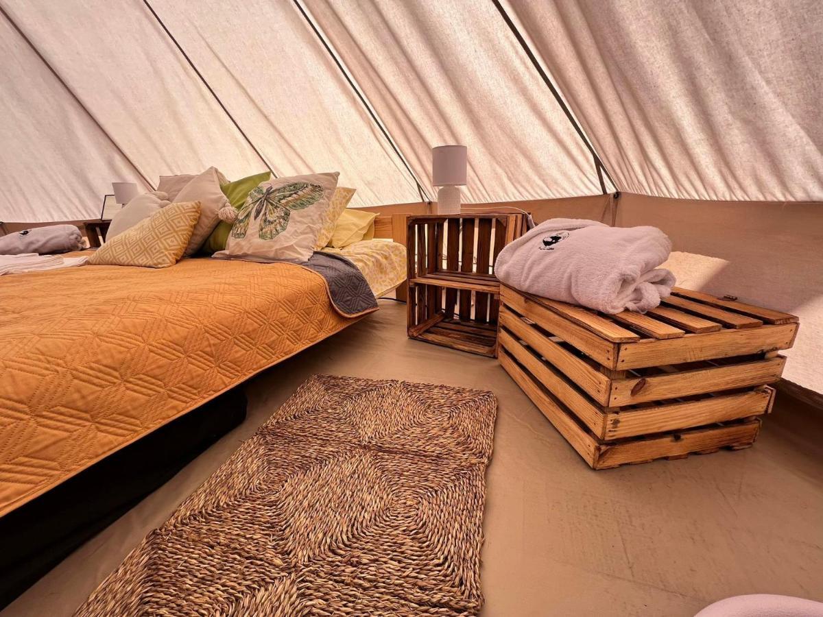 Готель Glamping Bieszczady Z Jacuzzi I Basenem Солина Екстер'єр фото