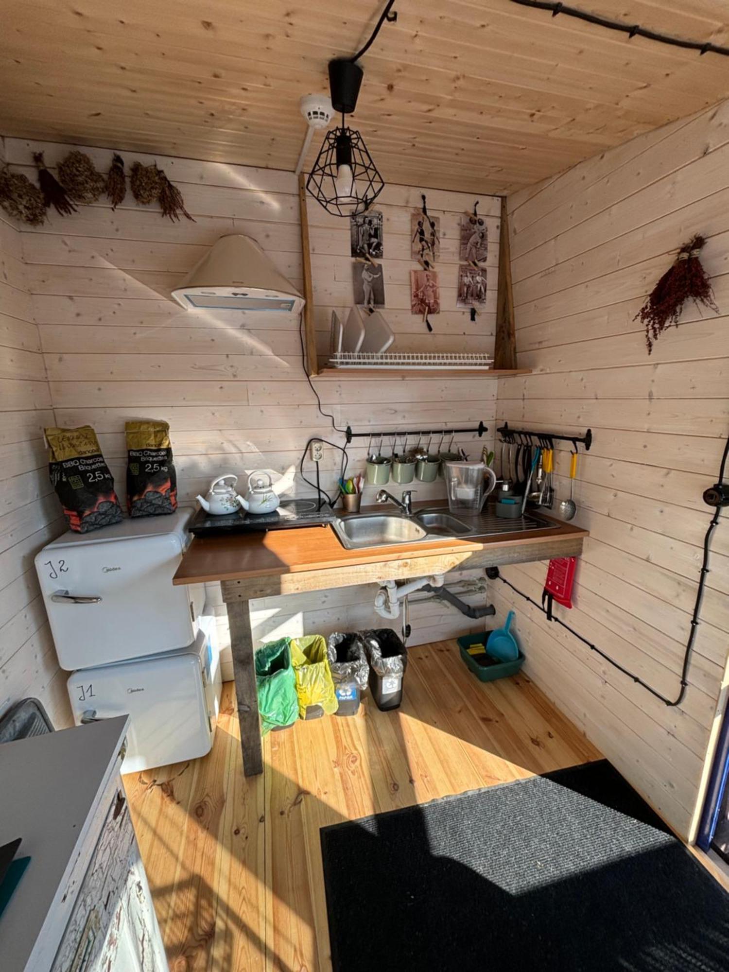 Готель Glamping Bieszczady Z Jacuzzi I Basenem Солина Екстер'єр фото