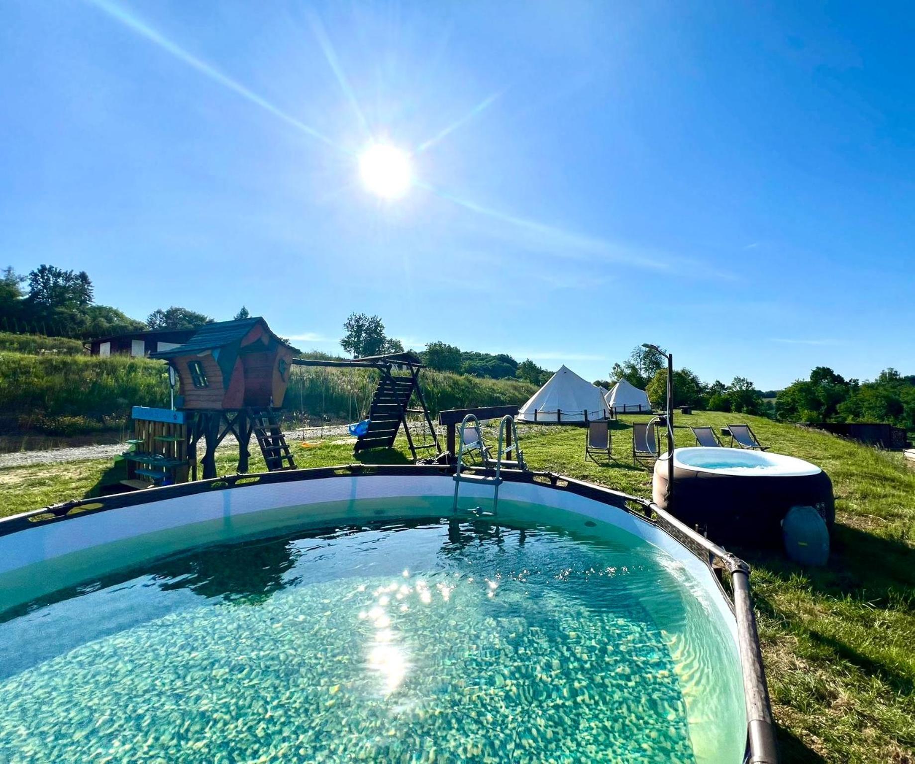 Готель Glamping Bieszczady Z Jacuzzi I Basenem Солина Екстер'єр фото